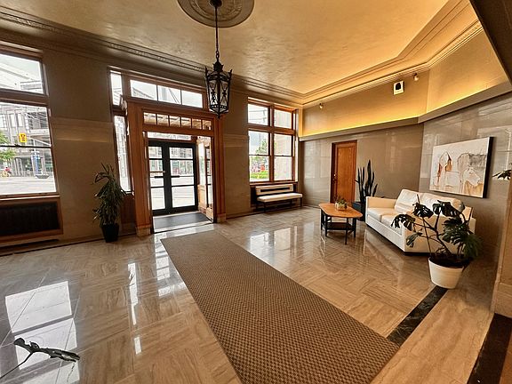 5th image of 404 King St W #219