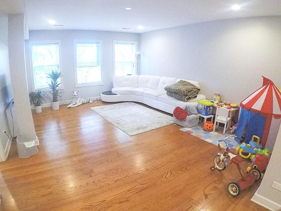 2nd image of 2634 W Glenlake Ave Unit C2