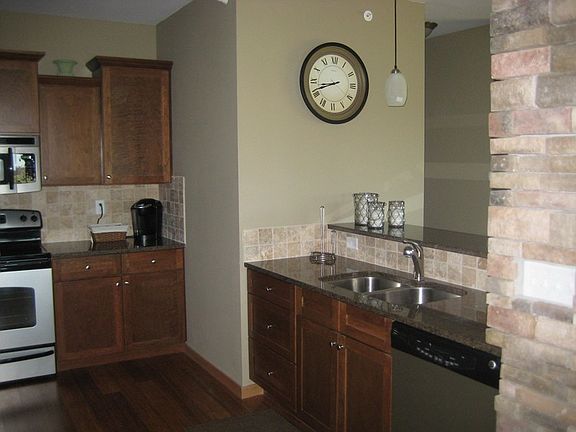 Granite countertops, tile backsplash