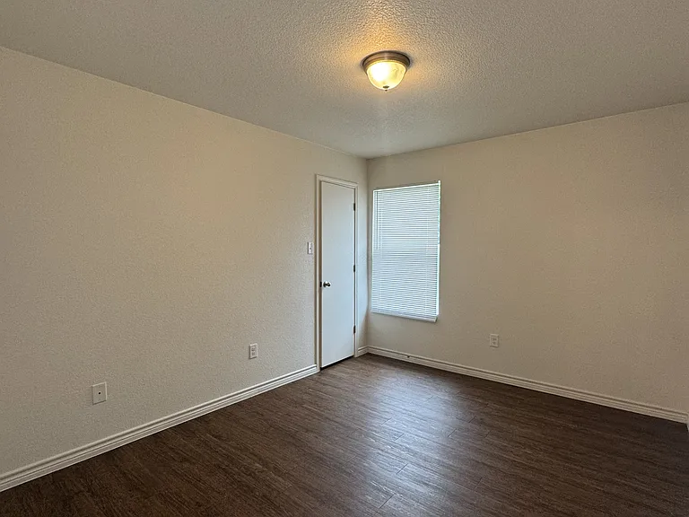 1521 Justin Loop — Photo 11