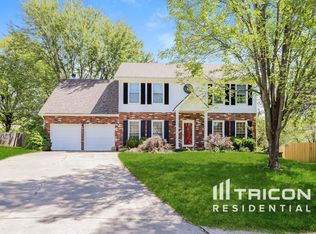 9719 N Kenwood Ct, Kansas City, MO 64155