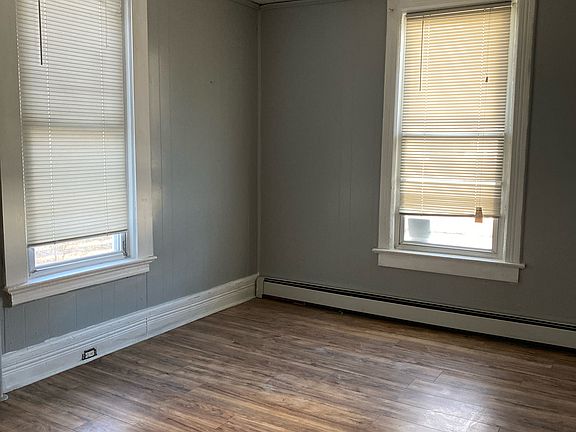 4th image of 135 N 14th St