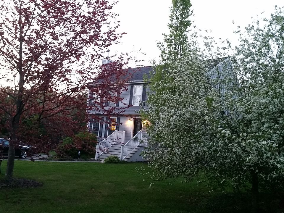 2nd image of 17 Stone Post Cir