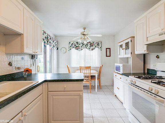 4th image of 50 Lambert Dr Unit D1