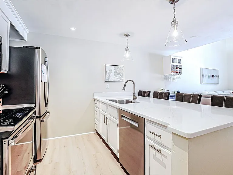 35 Montrose Dr — Photo 6