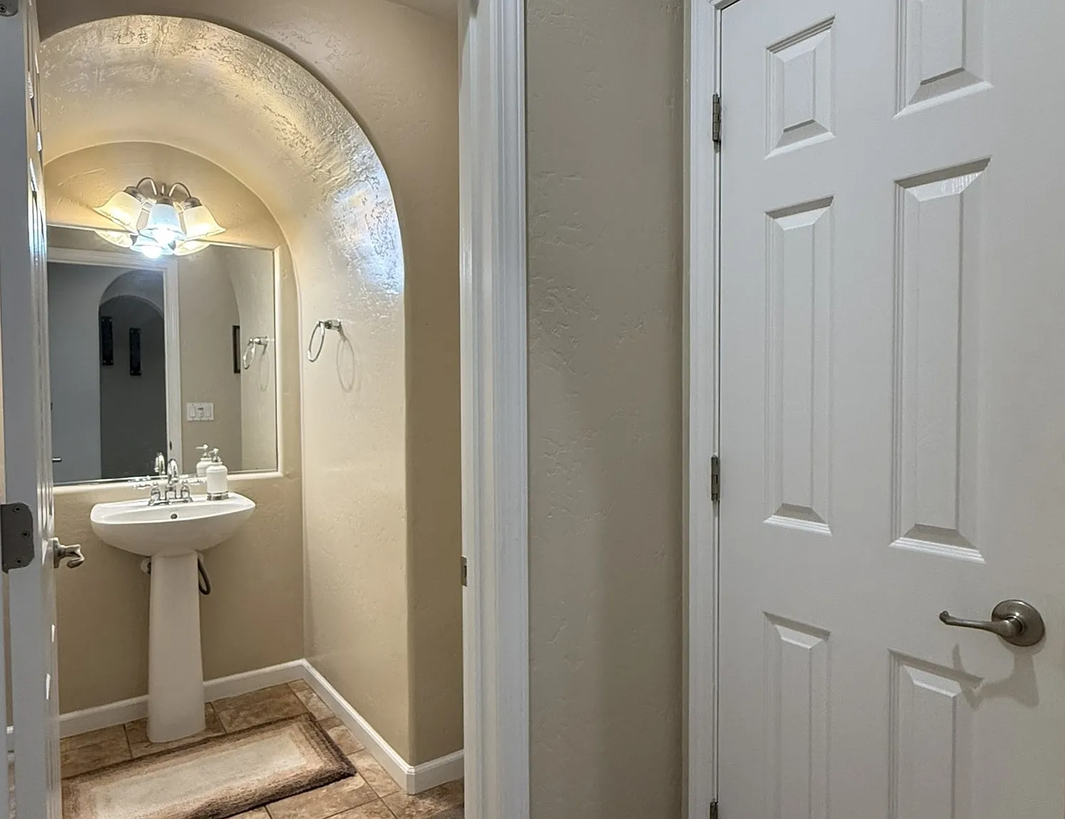 4 bed, 2.5 bath, 2275 sqft, $2,995 — Photo 4
