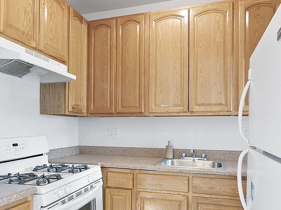 3rd image of 265 W 113th St APT 2