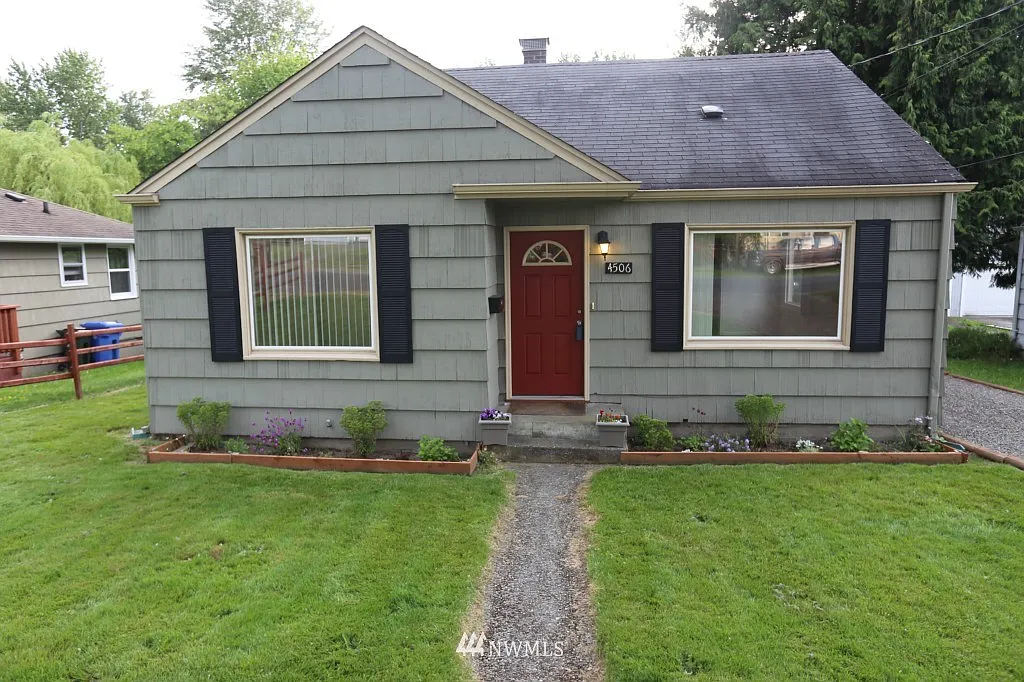 4506 E E Street photo 1