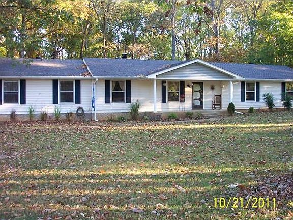 Large front yard w/porch