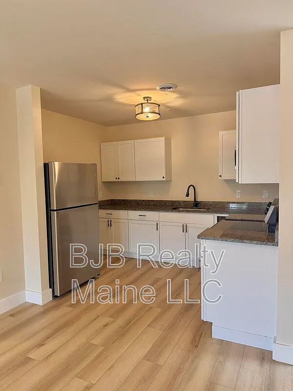 2 bed, 1.0 bath, 848 sqft, $2,959 — Photo 3