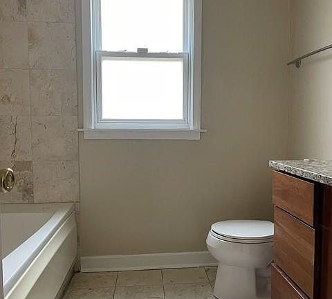 4th image of 6421 N Damen Ave APT 2E