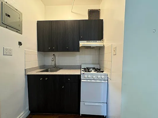 Rented by Voro, LLC | media 4