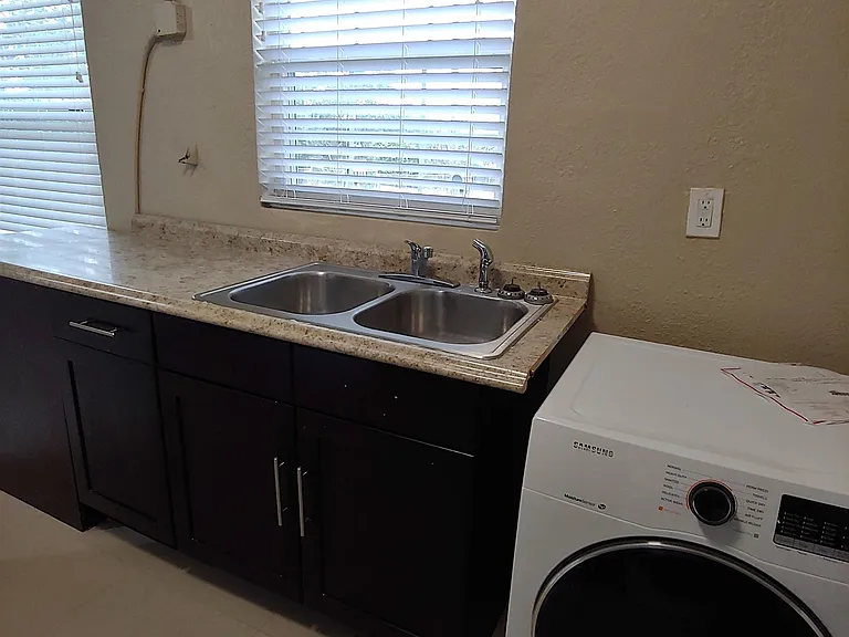 2347 Keith St — Photo 6