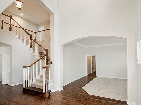 2nd image of 820 Willowmist Dr