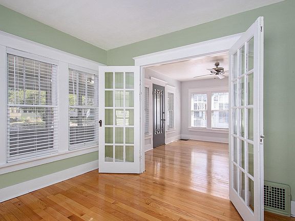 4th image of 1121 Bresseau St