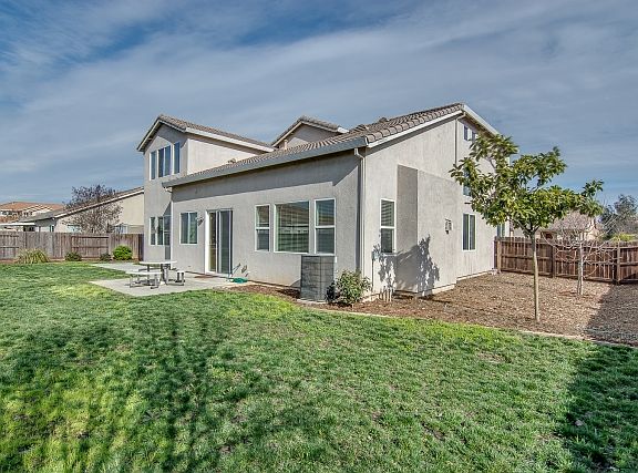 4th image of 462 Sparrow Dr