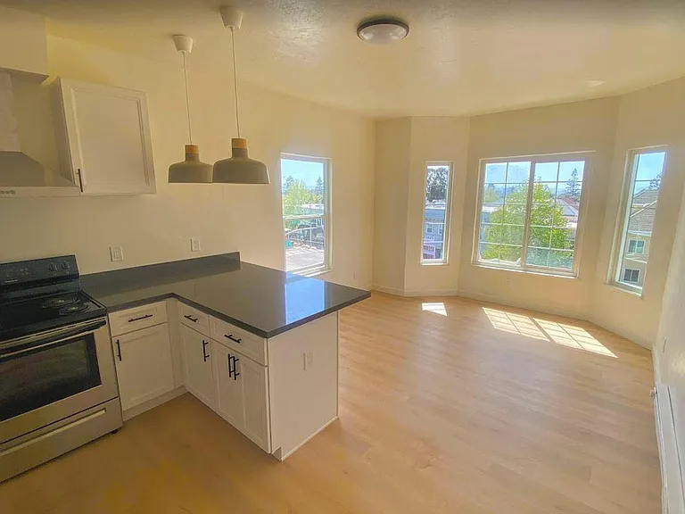 6616 Telegraph — Photo 10