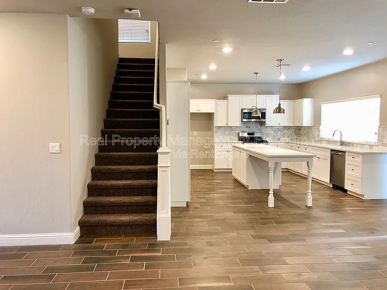 4150 Duncan Ave — Photo 6