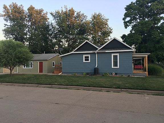 2nd image of 901 Sheridan St