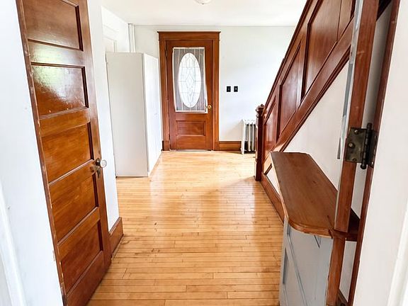 4th image of 241 Main St #241