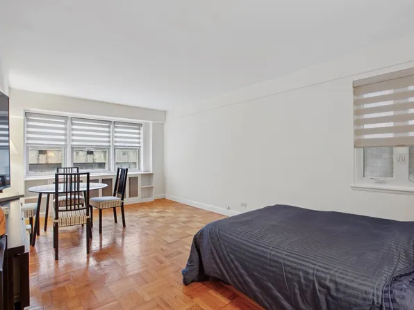 321 East 45th Street image 1 of 5