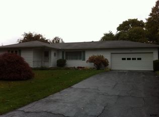 2045 Greenbriar Rd, York, PA 17404