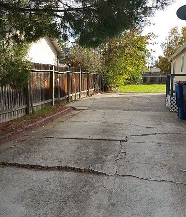 3rd image of 612 Grand Ave