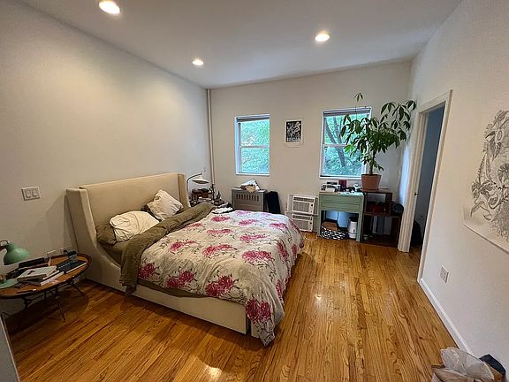 2nd image of 427 Humboldt St APT 3