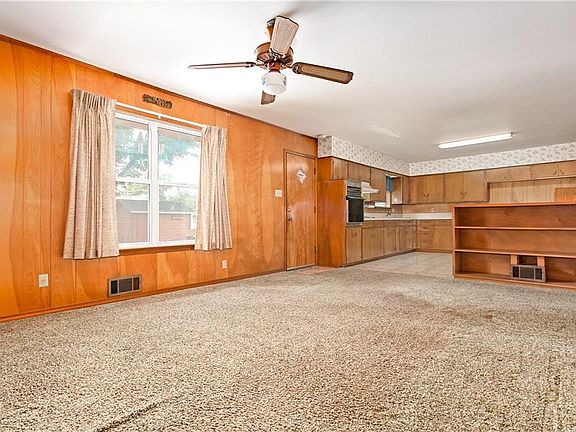5th image of 303 W Jefferson St
