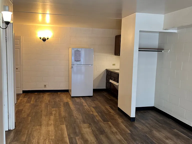 Hilo Val Hala Apartments — Photo 10