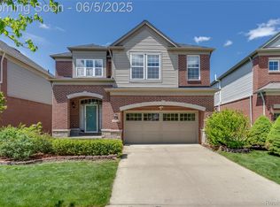 44974 Paine Dr, Novi, MI 48377