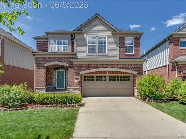 44974 Paine Dr, Novi, MI 48377