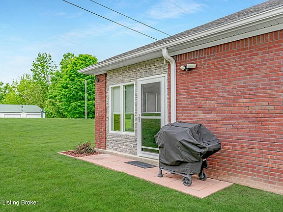 3rd image of 988 Lawrence St #B