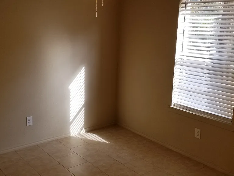 209 St Clair bedroom 2_12232021