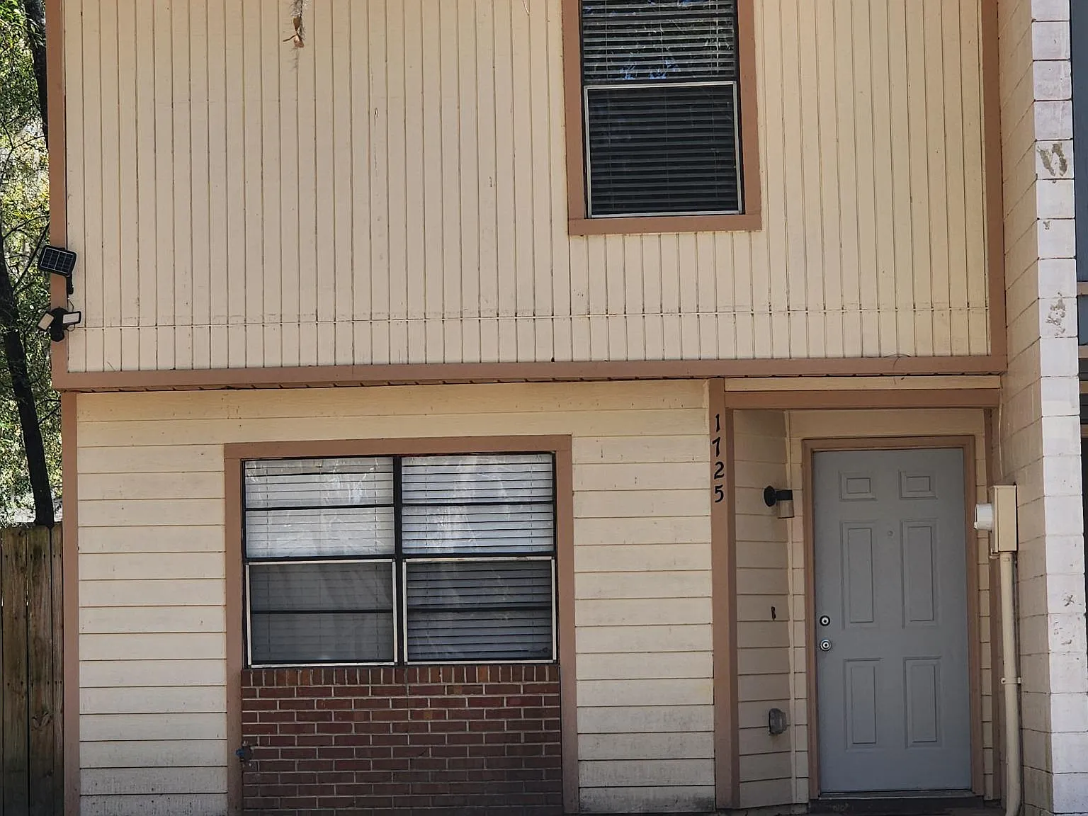 2 bed, 1.5 bath, 1000 sqft, $1,200 — Photo 1