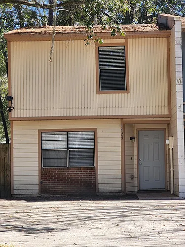 1725 SW 69th Way Photo 1