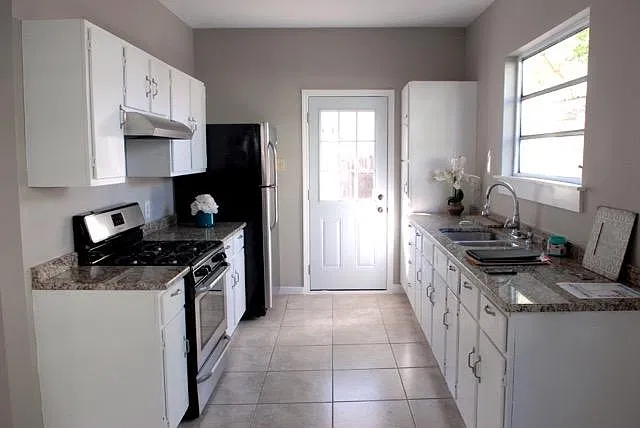 2828 Broadway St — Photo 4