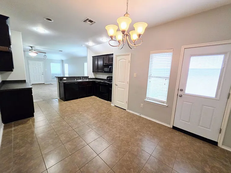 1809 Rodeo Dr — Photo 10