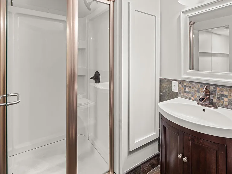 Downstairs full bathroom.