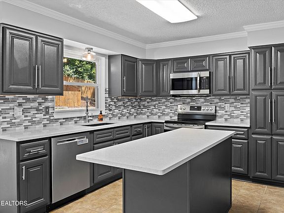 2nd image of 7529 Shaker Dr