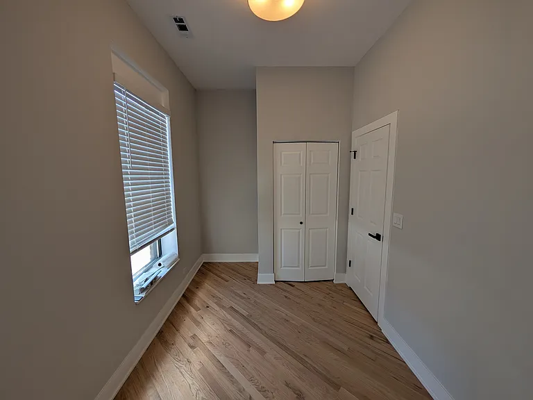 916 N Noble St #2F — Photo 8