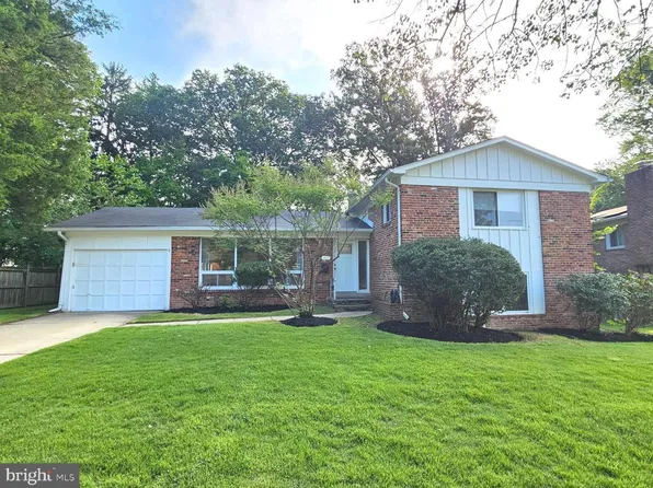 9215 Bardon Rd, Bethesda, MD 20814