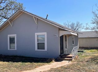 911 S 4th St, Lamesa, TX 79331