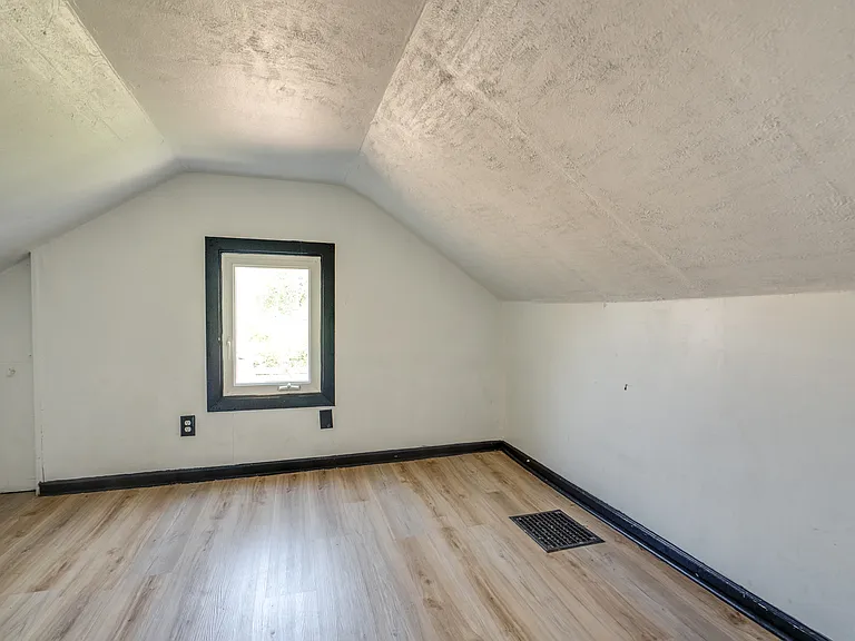 12512 McGowan Ave — Photo 7
