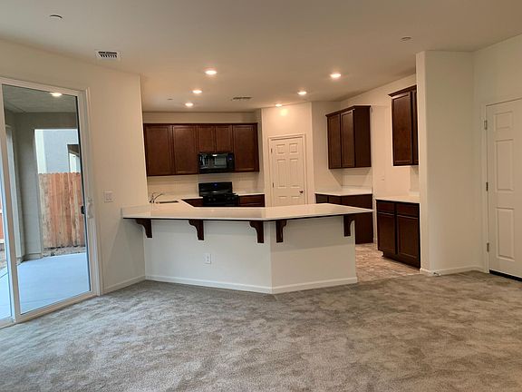 5th image of 3062 Island Creek Way