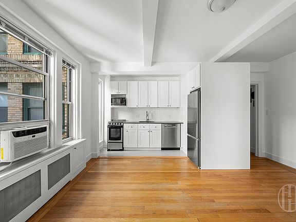 5th image of 325 W 45th St APT 807