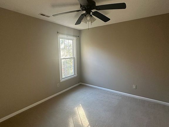 5th image of 1613 Round Hill Cir