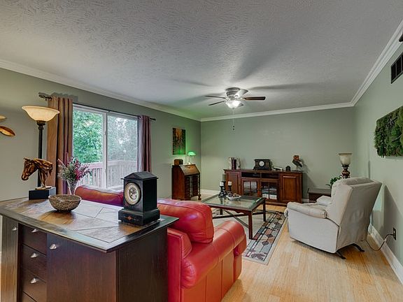 4th image of 10411 Vicksburg Ln