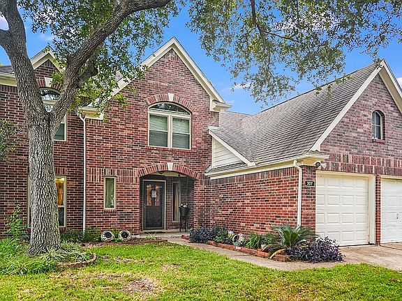 2nd image of 207 Harwood Dr