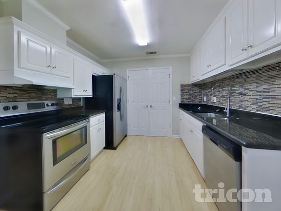 4th image of 946 Arbor Springs Cir
